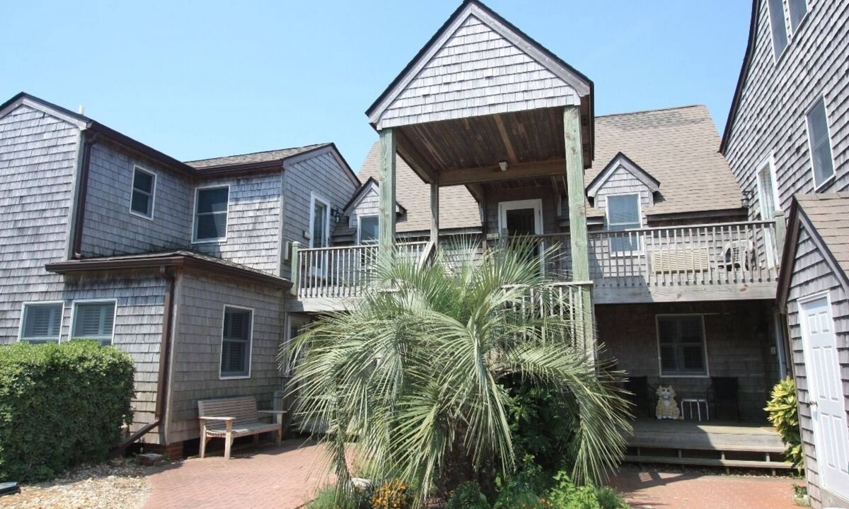 Ocracoke Villa | CV1B: Shell Castle B - king bed and whirlpool tub!