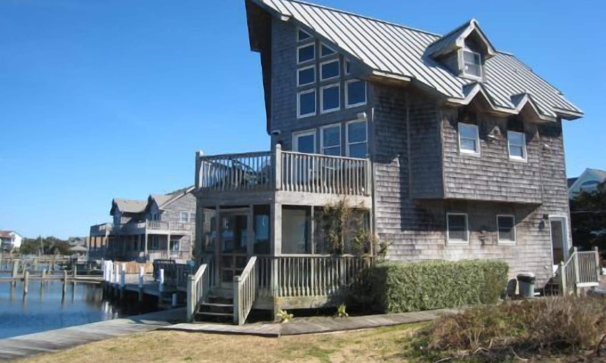 Ocracoke Villa | CV9B: Net House B - Waterfront studio with screened porch!