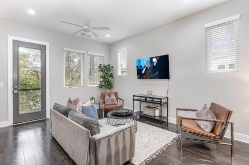 Hadley - Washington House | Cypress - Private Rooftop Patio - Mins to Broadway