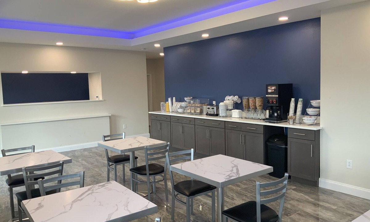 Troy Hotel | Days Inn by Wyndham Troy IL