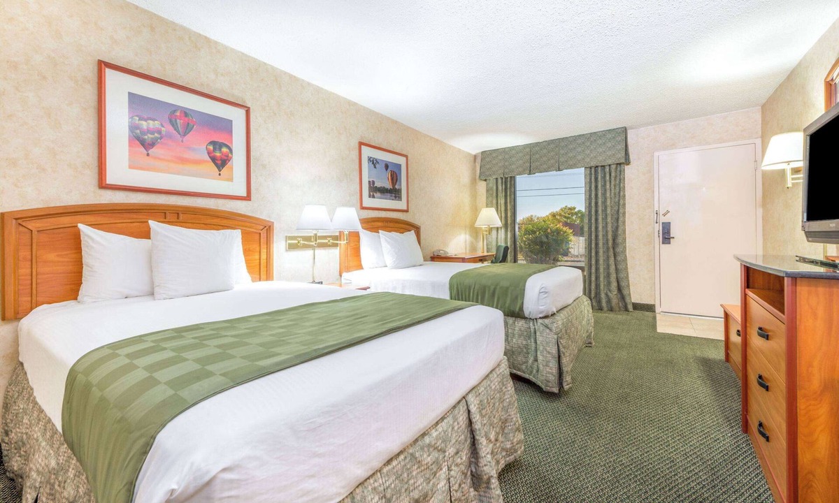 Albuquerque Hotel | Days Inn & Suites by Wyndham Albuquerque North