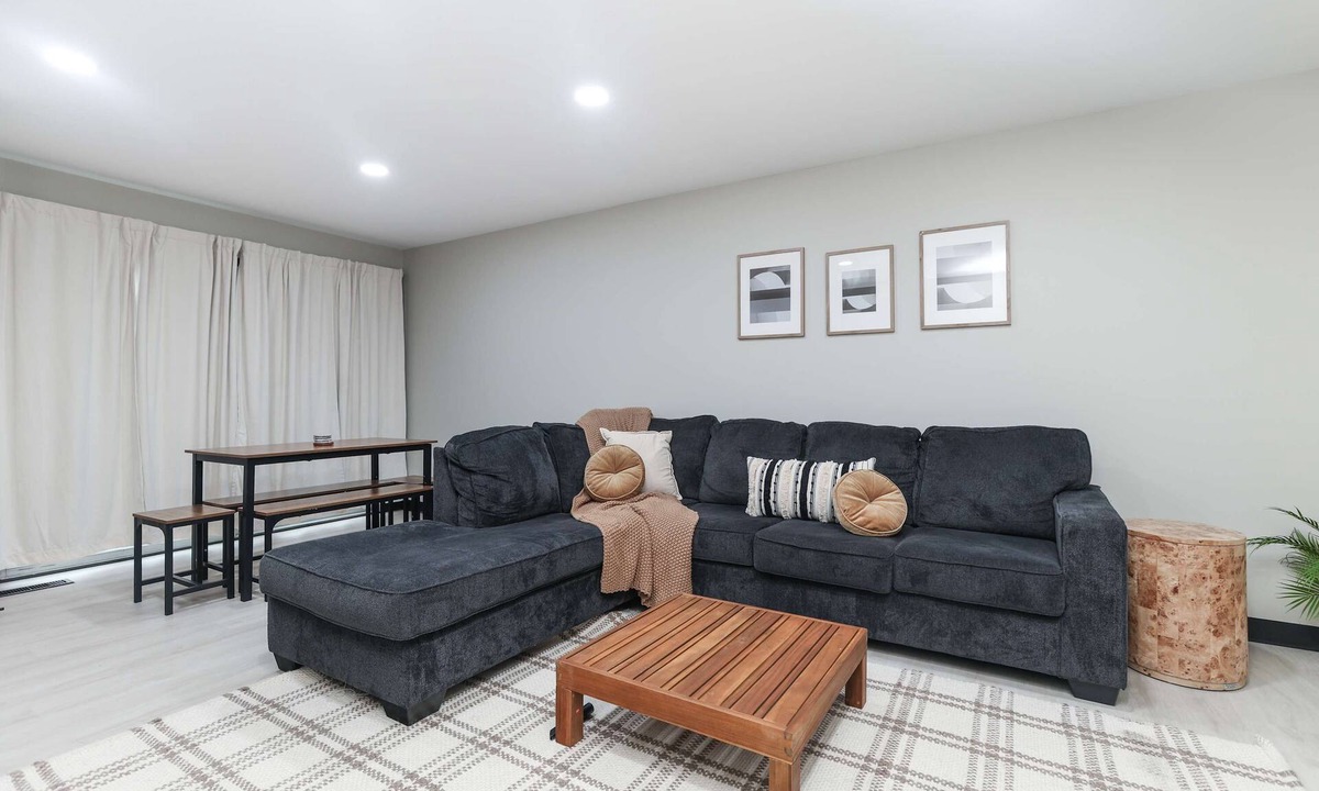 Wichita House | Dazzling East Side 3BR 2 BA Coffee/WFI/SMRT TV