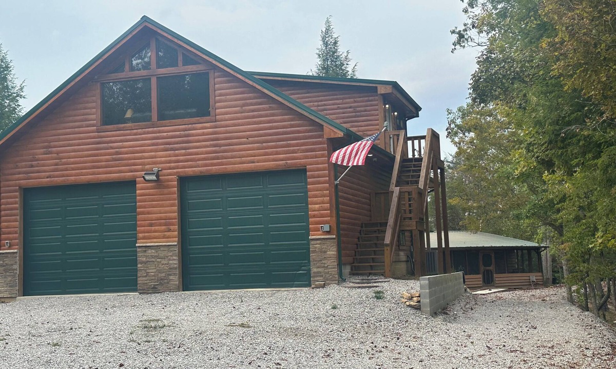 Parkers Lake Cabin | Delightful bunk cabin retreat in Parkers Lake with cozy charm