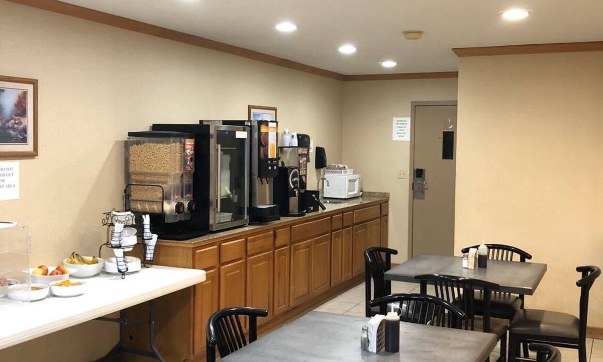 Denison Hotel | Denison Inn & Suites