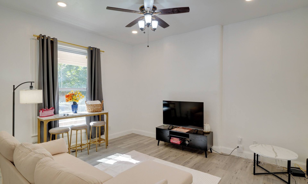 South Louisville House | Derby Week Retreat < 1 Mi to Churchill Downs