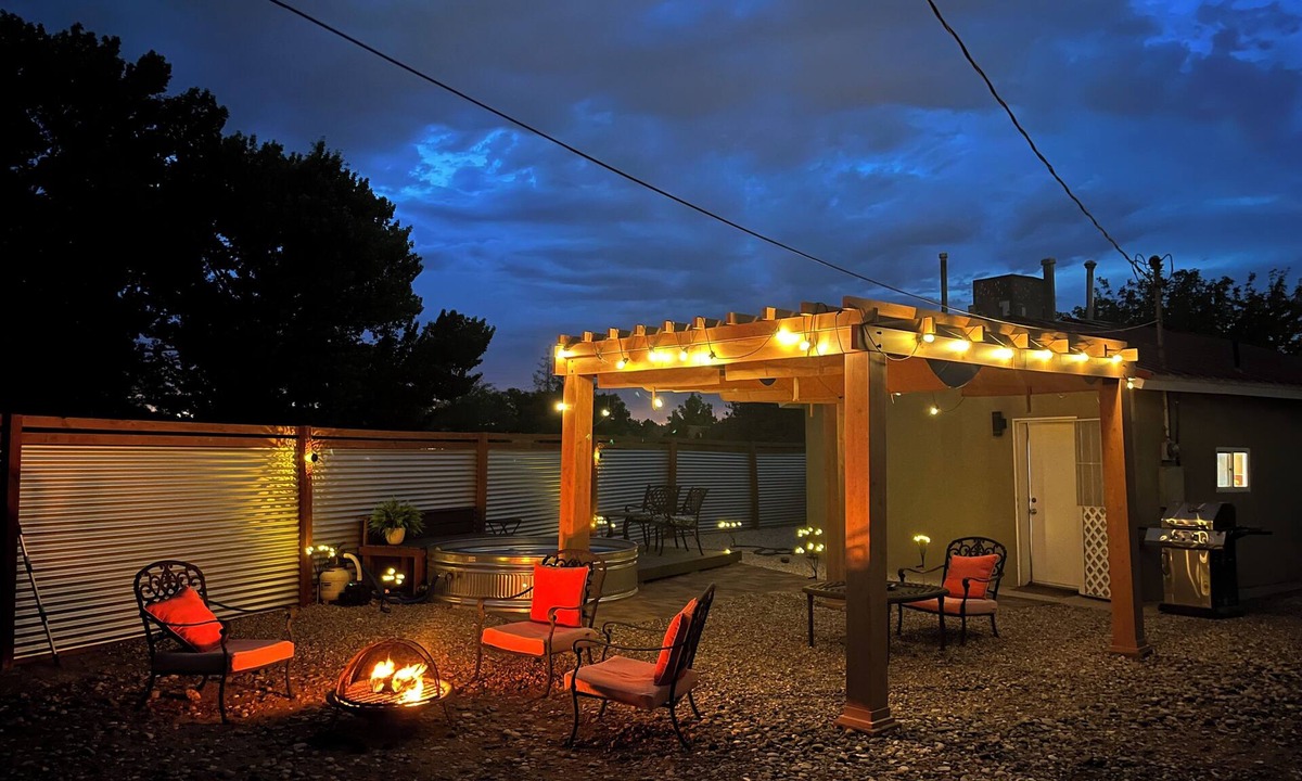 Los Griegos House | Desert Flower: Cowboy Pool, King Bed, A/C, Stocked kitchen, Walking trail