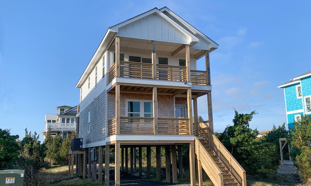 Ocracoke House | Dog Friendly close to Ocracoke's beaches, screened porch, deck views