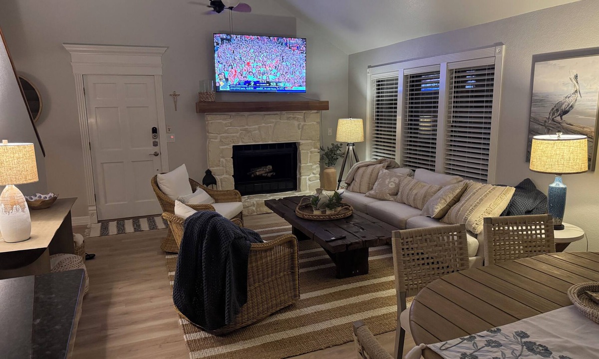 South Tulsa Condo | Dogwood Cliff Cozy 2-bedroom condo in the amazing Coves gated community