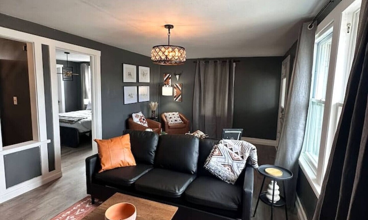 Russell Condo | Downtown Russell 1BD/1BA Condo w/Kitchen/Fireplace/Grill/Pet-Friendly-2PP