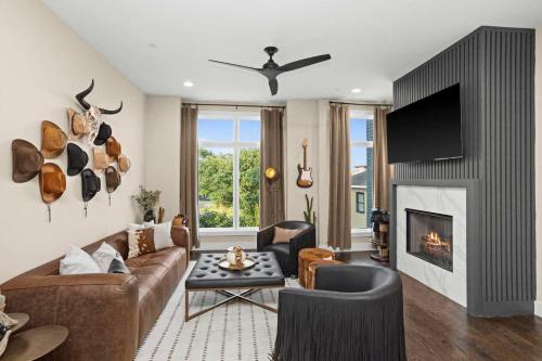 Buena Vista House | Downtown Views Glam Stations Close to Broadway