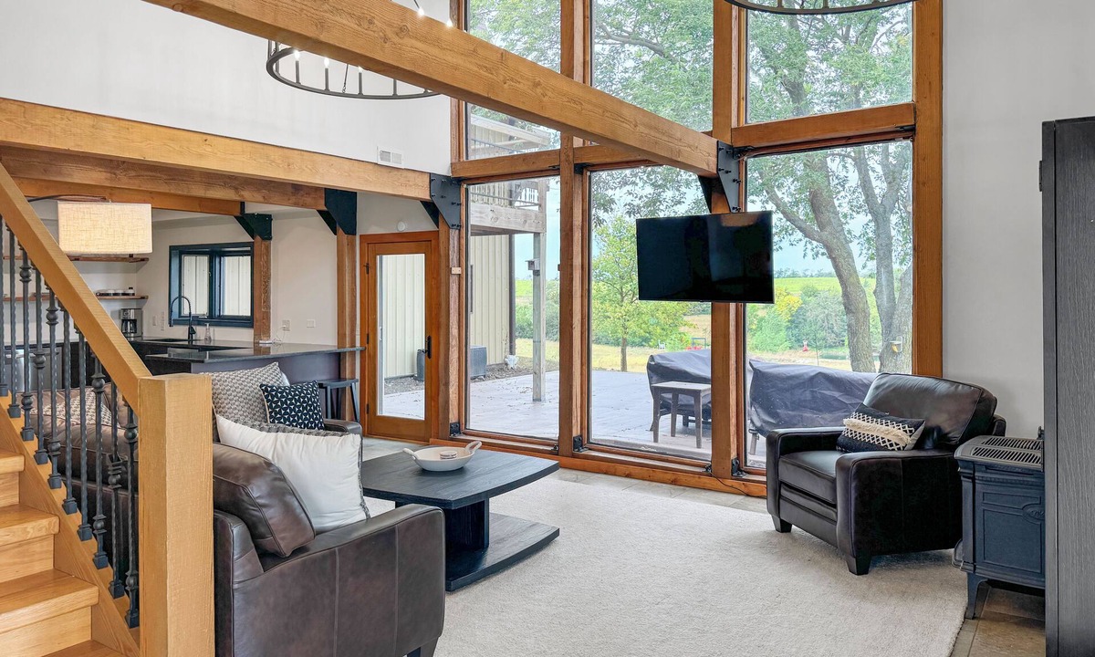 Otoe County House | DREAM Rural Barn House - BB Court, Hot Tub, Beach & Pond, Fire Pits - Renovated!