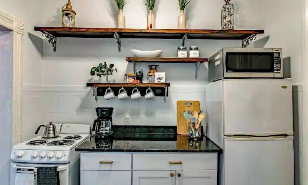 Clarksville Apartment | ❤DT Victorian Apt D❤ 1br~Walk to DT/APSU~Firepit❤