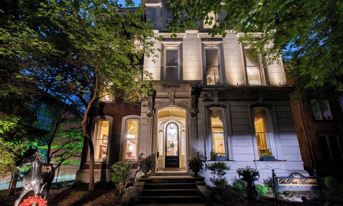 Old Louisville Bed & Breakfast | DuPont Mansion Bed & Breakfast