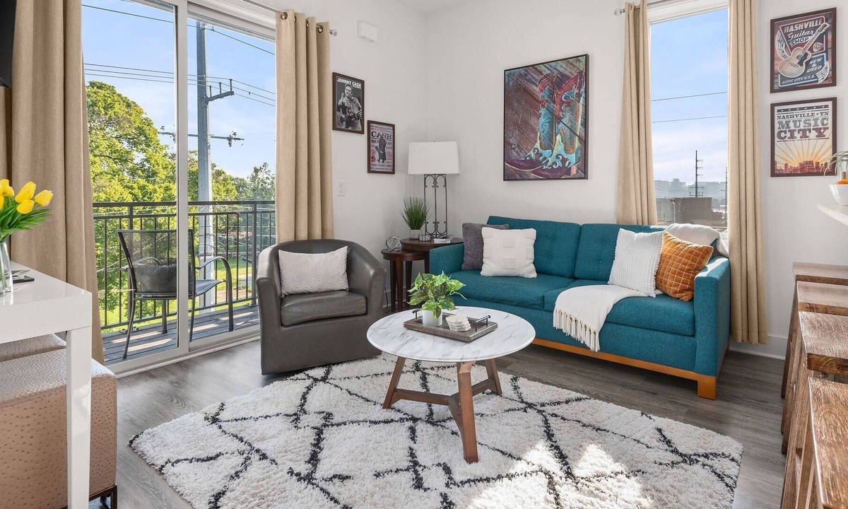 Hadley - Washington Condo | E303 ~ Penthouse Corner Unit w/ Balcony ~ 2 miles Gulch, Broadway & Downtown ~ Parking ~ Fast WiFi