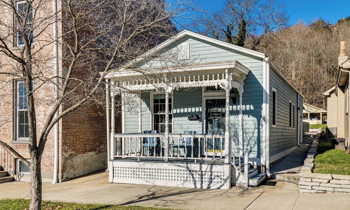 Madison House | East End River Retreat: Dogs Welcome!