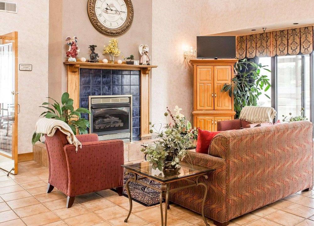Newport Hotel | Econo Lodge