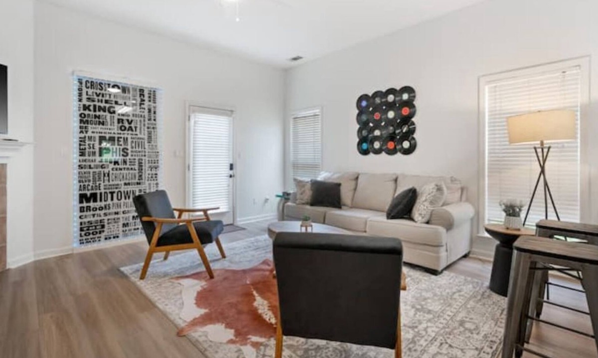 Cordova House | Elvis in the burbs - Stylish home in Cordova