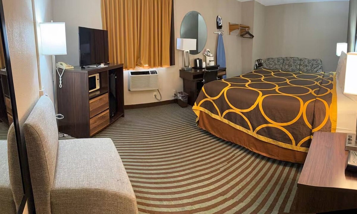 Lexington Hotel | Enjoy a Tranquil Stay Close to the City’s Museums - Perfect for Adventurers