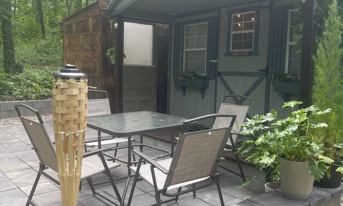 Knoxville Cabin | Enjoy nature in this 1-bedroom cabin with AC/Heat in rural Knoxville, Iowa.