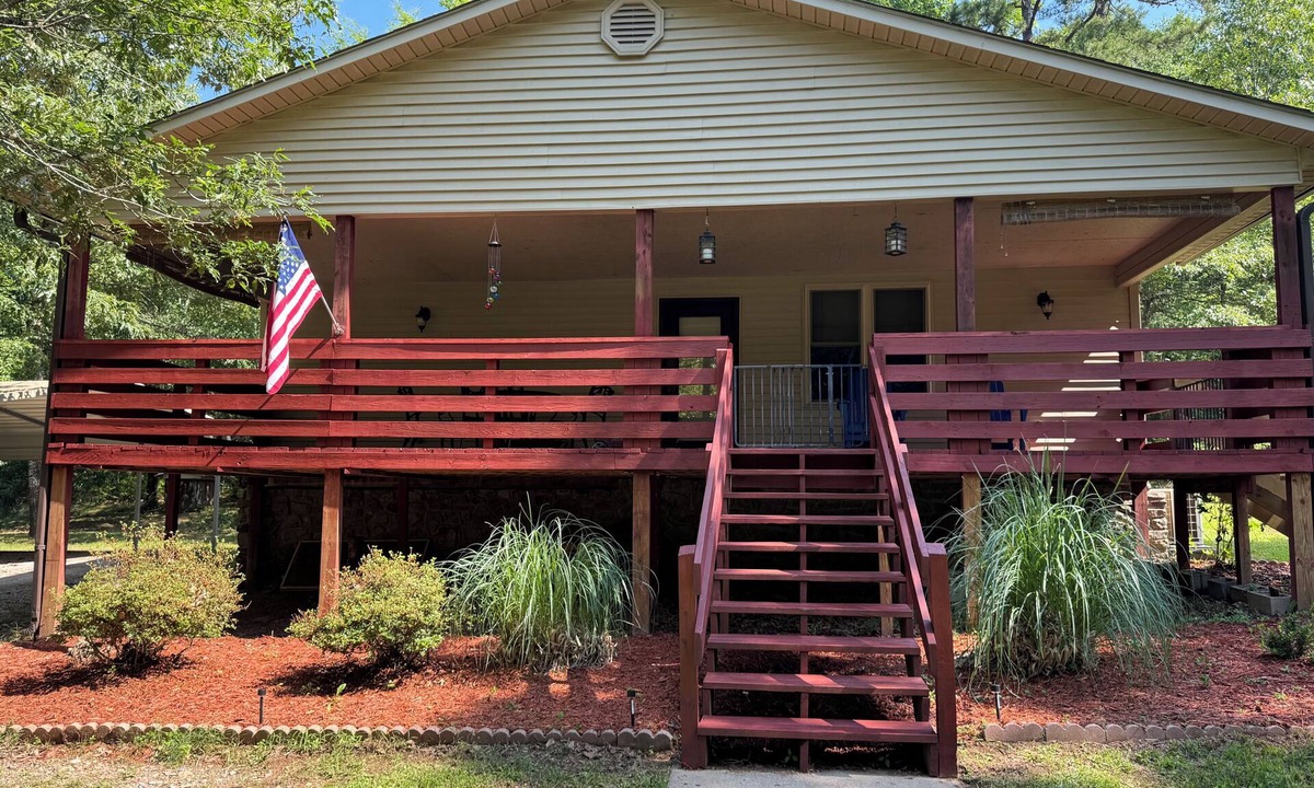 Mid America House | Enjoyable 1-bedroom house with AC in charming Buckville
