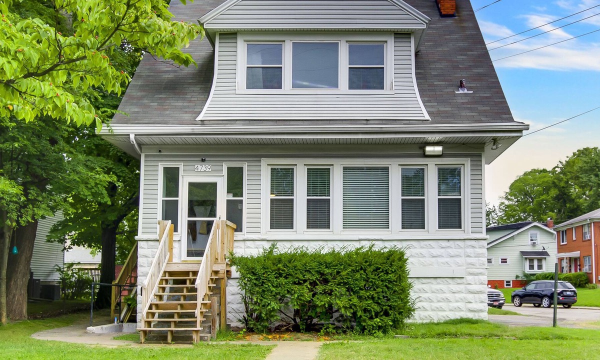 Beechmont House | Entire 2 story home w/ RV Parking
