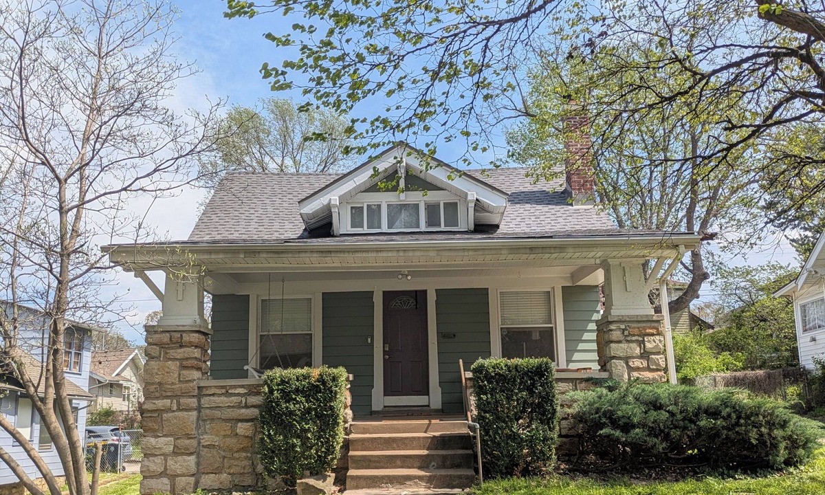 South Kansas City House | Entire House - safe area, 15 min walk to Streetcar!