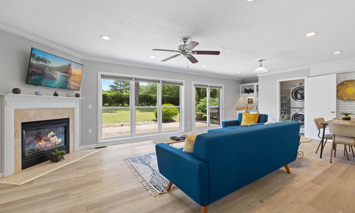 Jeffersonville House | Evergreen: Work Friendly & Near Downtown