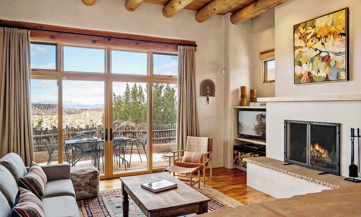 Tesuque House | Expansive views, Natural Light, Community Pool