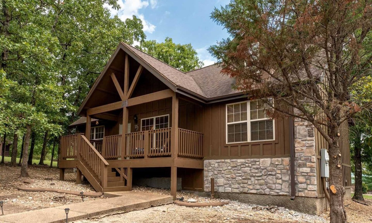 Reeds Spring Cabin | "Falling Leaf" Lodge - Stonebridge Resort by SDC -Short walk to Private Lake - SB100