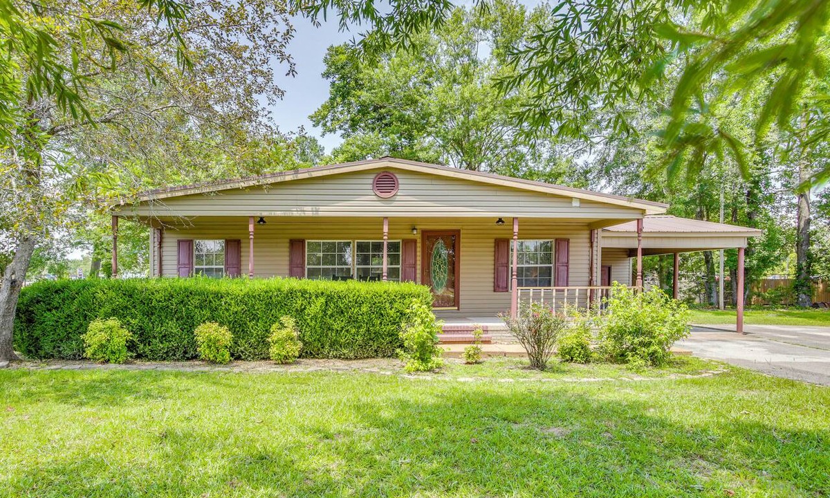 Burnsville House | Family-Friendly Burnsville Home w/Yard
