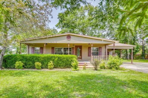 Burnsville House | Family-Friendly Burnsville Home w/Yard