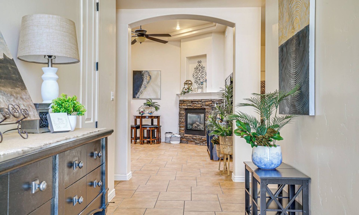 El Paso Cottage | Family-friendly El Paso Home: Hike, Shop & Explore