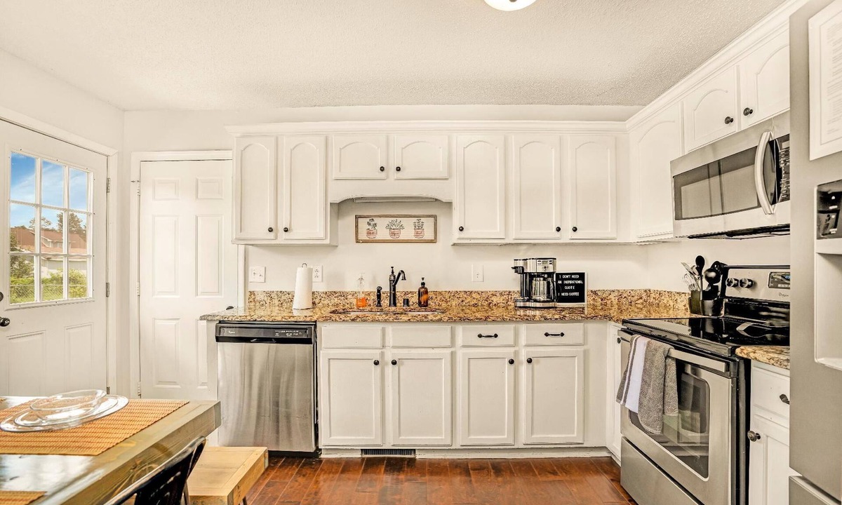 Oak Grove House | Family-Friendly Getaway with King Bed and Large Fenced Yard near Fort Campbell
