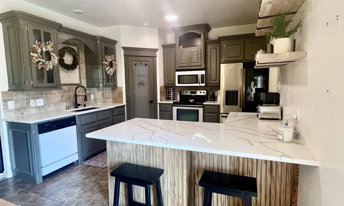 Elgin House | Family friendly home in Elgin 15 min from Fort Sill