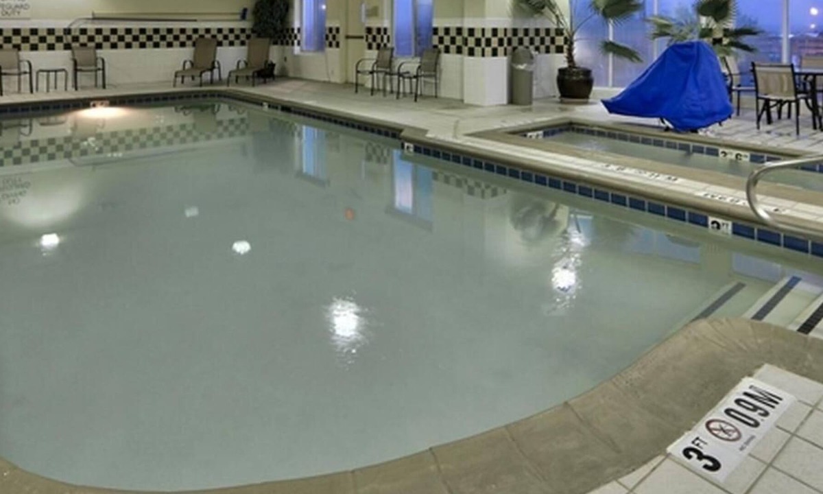 Albuquerque House | Family & Friends Getaway! 2 Homely Units with Free Parking! Indoor Pool Onsite!