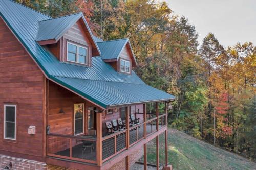 Smoky Mountains House | Family Time - Theatre - Fire Pit - Hot Tub & Views