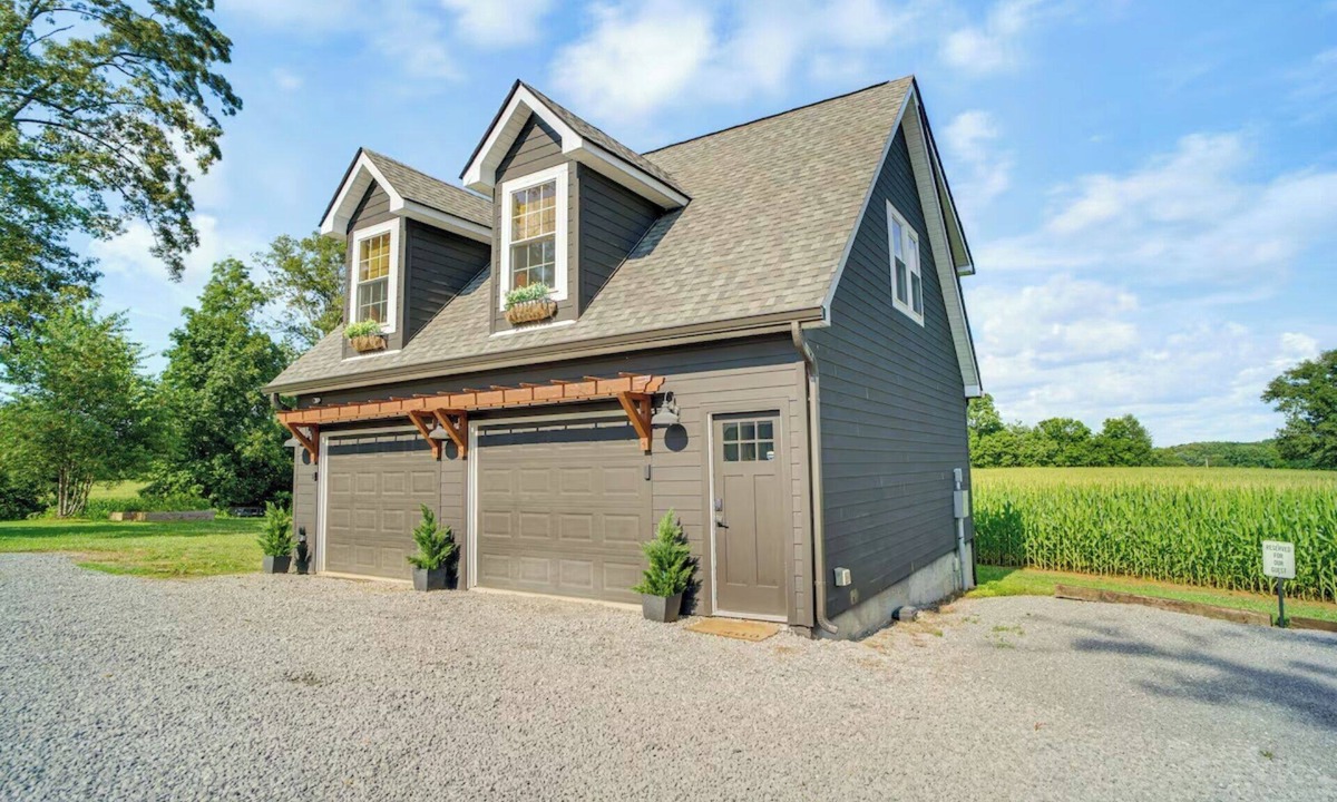 Springfield Apartment | Farm Loft w/Patio, Outdoor Kitchen, Fire Pit, Orchards & Disc Golf on-site