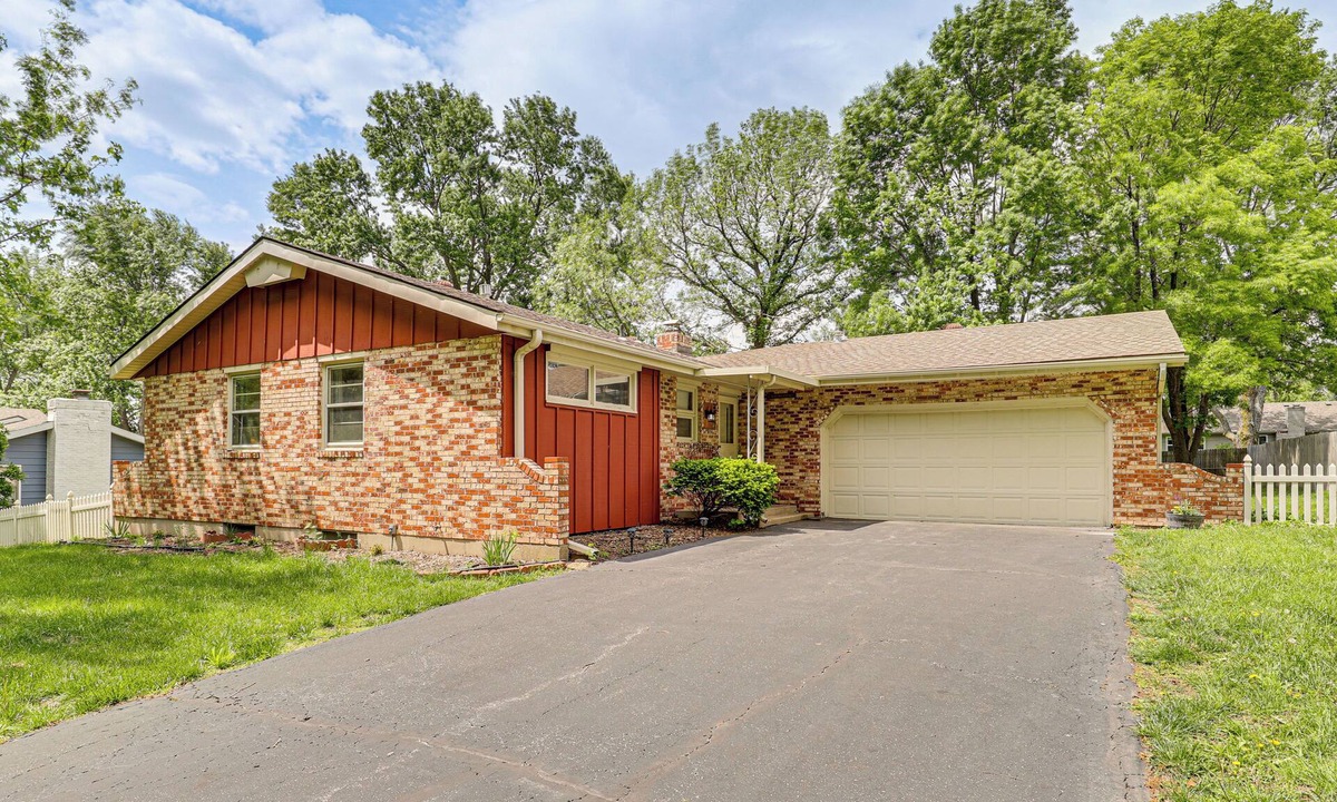 Shawnee House | Fenced Yard & Patio! Shawnee Getaway 2 Mi to Dtwn