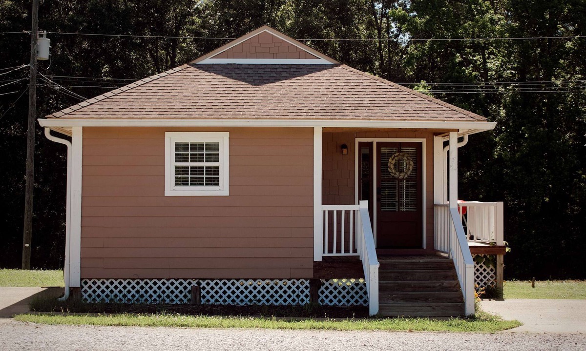 Starkville House | Firefly Hollow — Cottage with King Bed Near MSU