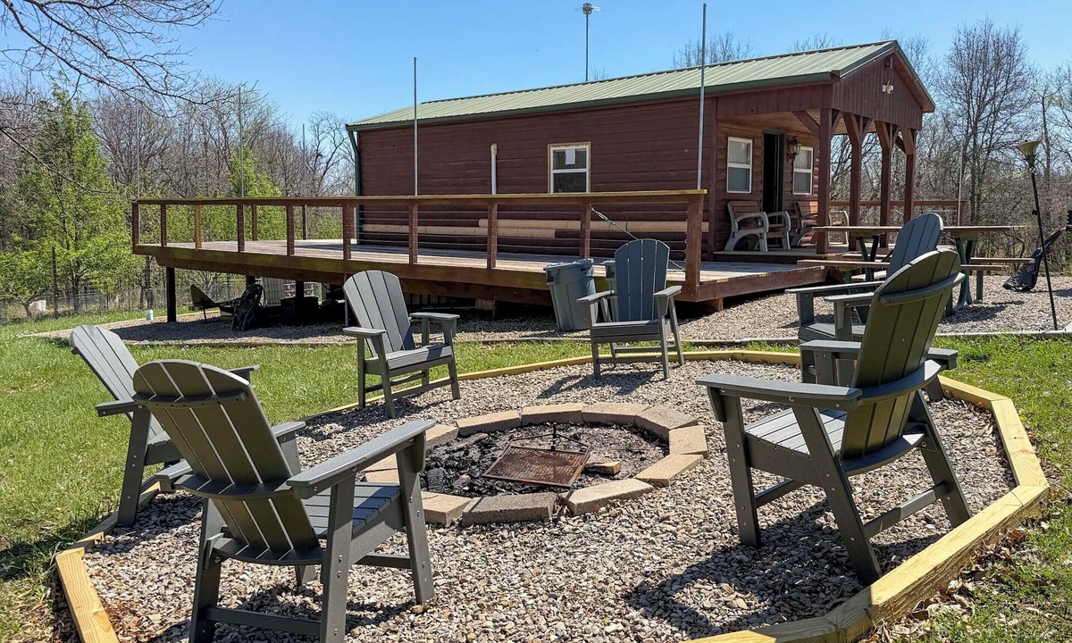Fairport Cabin | Fishing Pond & Treehouse: Tranquil Maysville Cabin