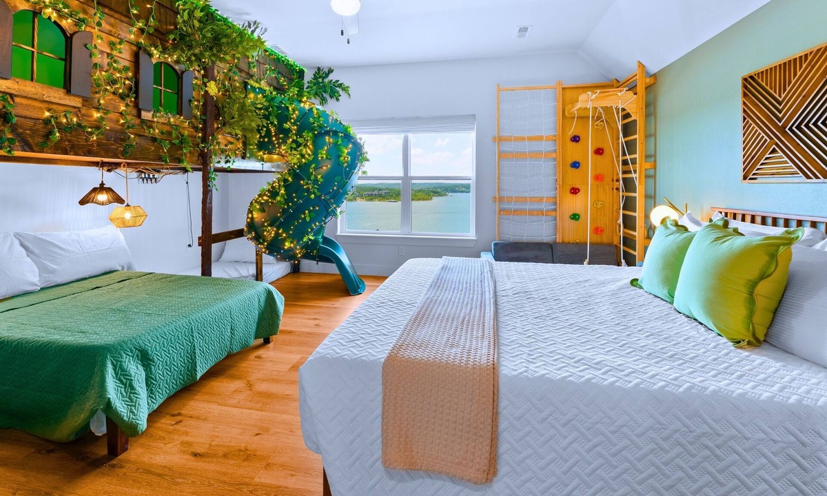 Hollister House | Forest Retreat Lake Views Hot Tub Arcade Decks