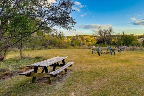 Fort Calhoun Apartment | Fort Calhoun Home w/Screened Porch + Playground!