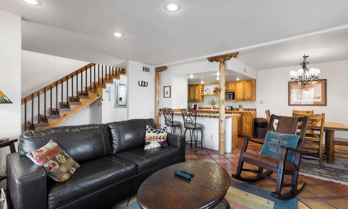 Northeast Santa Fe Hotel | Fort Marcy 95 | Walk to Plaza | Kiva Fireplace | Full Kitchen | Hot Tub | Pool | End Unit | 2 Levels