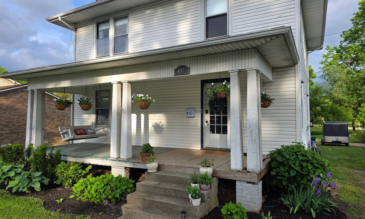 Wilmore House | Four+ bedroom historic house near campuses in Wilmore. Fragrance/mold-free