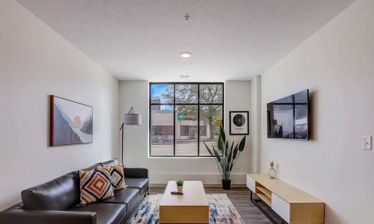 Downtown Lincoln Apartment | Frontdesk | 2 BR Apt near Haymarket Park