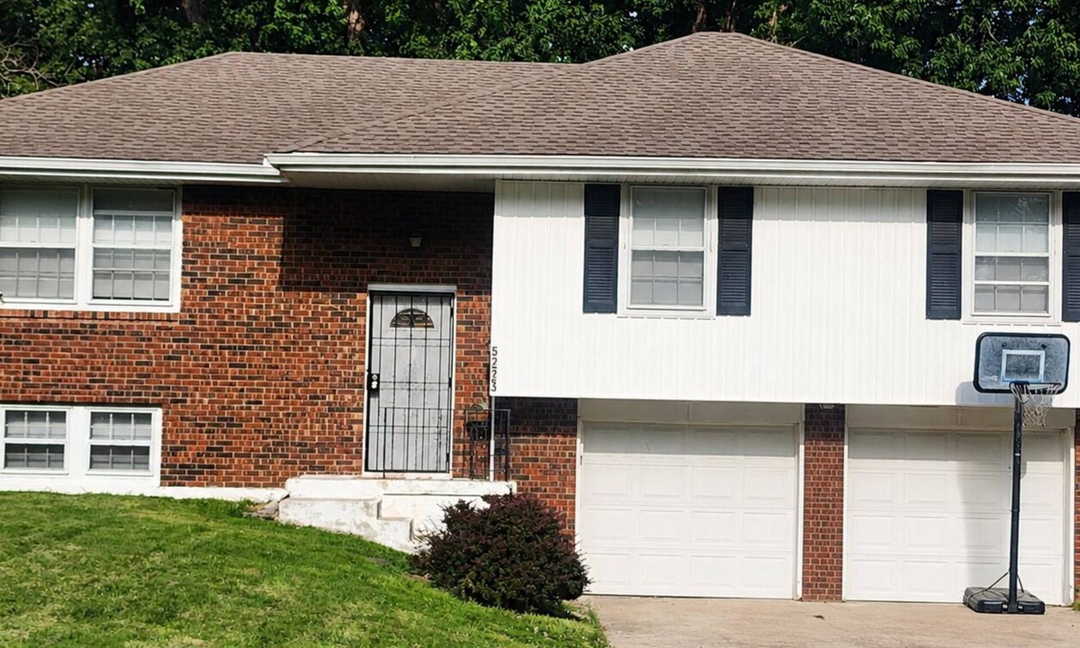 Raytown House | Full 3-bedroom house in Raytown. Easy 10 min drive to FIFA Kansas City Stadium.