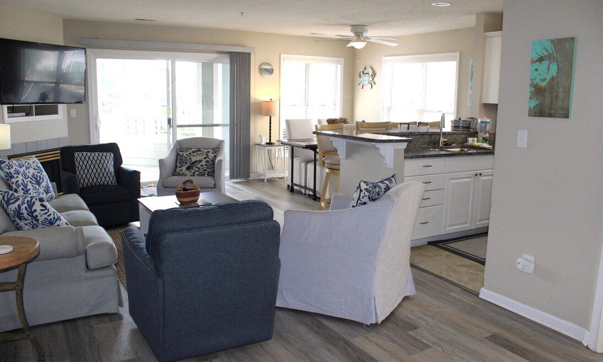 Manteo Condo | Fully Renovated End-Unit, Buccaneer Village 811