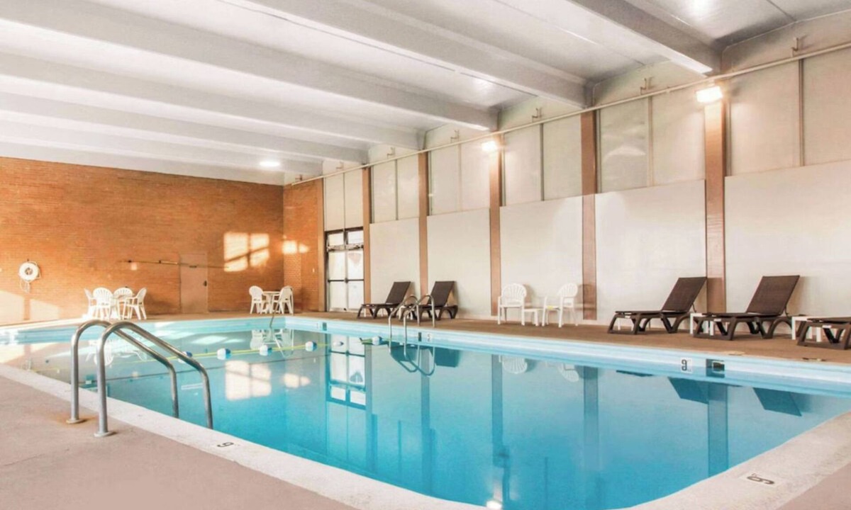 South Central Omaha Hotel | Fun Retreat in Downtown Omaha – Steps from Attractions, w/Pool & Free Breakfast