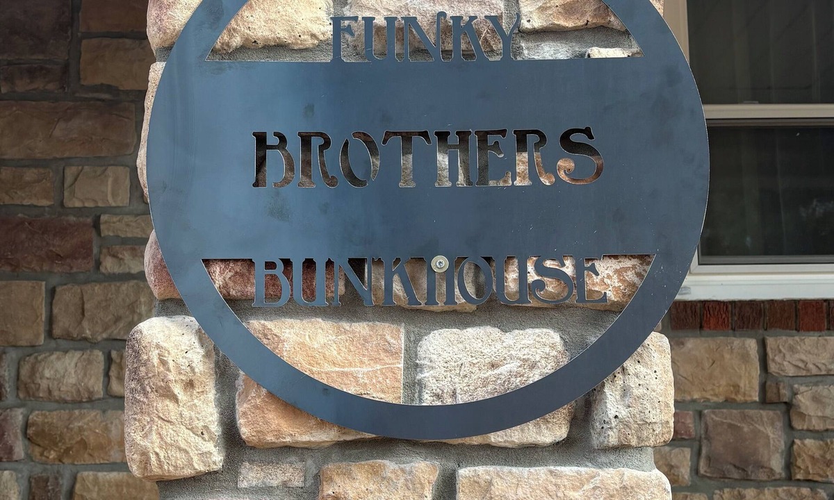 Waynesville House | Funky Brothers Bunkhouse 10 minutes to FLW.
