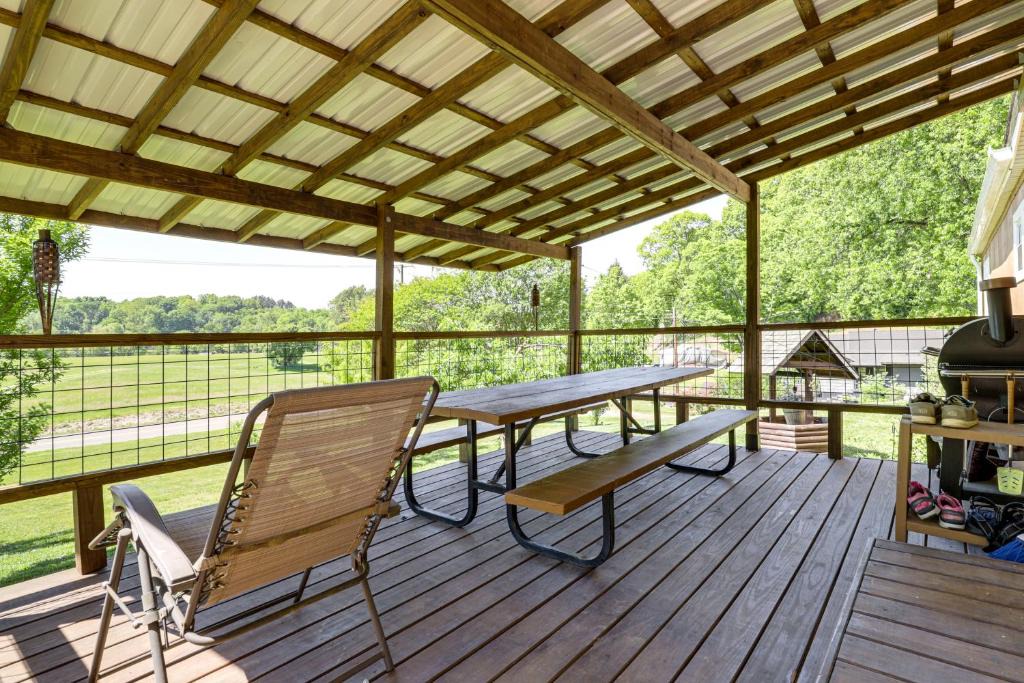 Knoxville House | Furnished Deck, Private Yard! Quaint Knoxville Gem